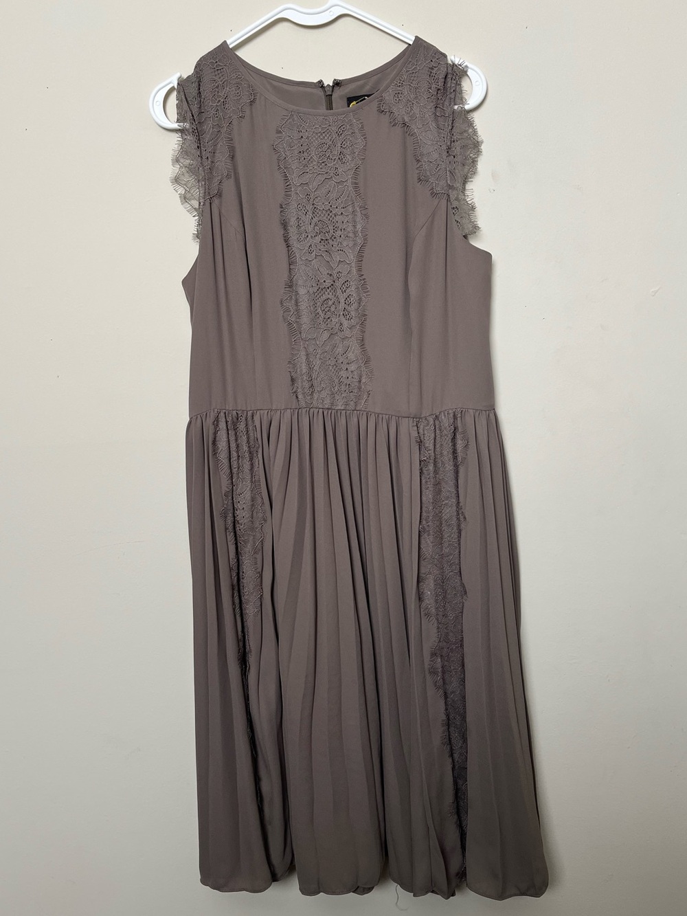 Women's lace detailed top